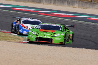 Mugello Pisti, İtalya - 17 Temmuz 2016: Lamborghini Huracan GT3 - Mirko Bortolotti ve J.Mul tarafından sürülen Imperiale Racing Super GT3, Mugello Pisti 'nde Campionato Italiano GT