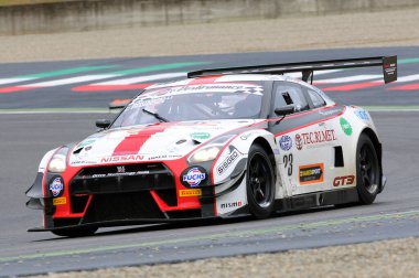 Mugello Pisti - 17 Temmuz 2016: Drive Technology Team 'den Nissan GTR NISMO GT3, Francesca Linossi ve Lorenzo Bontempelli, Campionato Italiano GT Mugello Circuit, İtalya.