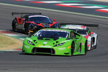 Mugello Pisti, İtalya - 17 Temmuz 2016: Lamborghini Huracan GT3 - S. Pezzucchi ve J.Mul tarafından sürülen Imperiale Racing Super GT3, Mugello Pisti 'nde Campionato Italiano GT