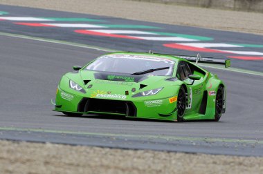 Mugello Pisti, İtalya - 17 Temmuz 2016: Lamborghini Huracan GT3 - S. Pezzucchi ve J.Mul tarafından sürülen Imperiale Racing Super GT3, Mugello Pisti 'nde Campionato Italiano GT