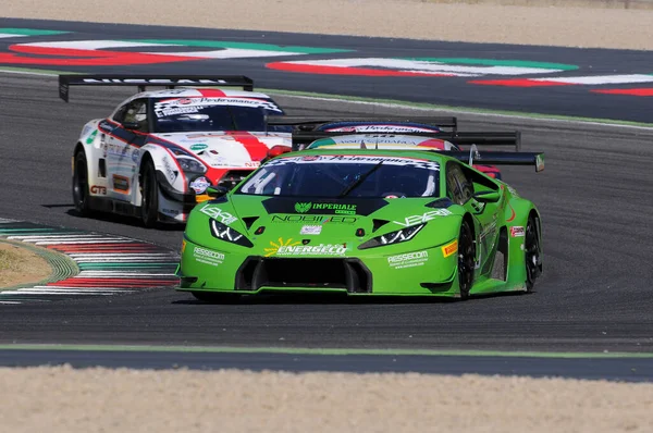Mugello Pisti, İtalya - 17 Temmuz 2016: Lamborghini Huracan GT3 - S. Pezzucchi ve J.Mul tarafından sürülen Imperiale Racing Super GT3, Mugello Pisti 'nde Campionato Italiano GT