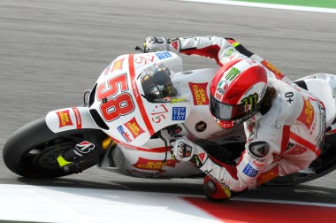 MISANO - İtalya, 2 Eylül 2011: Marco Simoncelli İtalyan Honda San Carlo Gresini Takımı sürücüsü 2011 San Marino GP 'de görev yapıyor. İtalya