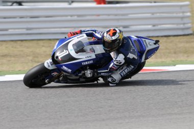 MISANO - İtalya, 2 Eylül 2011: İspanyol Yamaha binicisi Jorge Lorenzo 2011 San Marino GP 'de görev yapıyor. İtalya