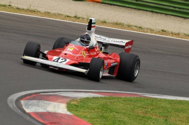 6 Haziran 2012: Tarihi 1975 Ferrari F1 Car modeli 312T ex Niki Lauda / Clay Regazzoni ile Imola Classic 2012 uygulaması sırasında İtalya 'da Imola Pisti' nde bilinmeyen koşu.