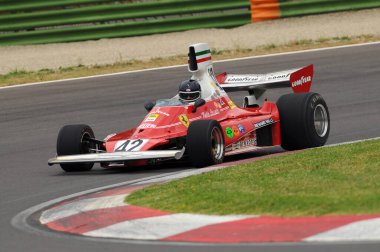 6 Haziran 2012: Tarihi 1975 Ferrari F1 Car modeli 312T ex Niki Lauda / Clay Regazzoni ile Imola Classic 2012 uygulaması sırasında İtalya 'da Imola Pisti' nde bilinmeyen koşu.