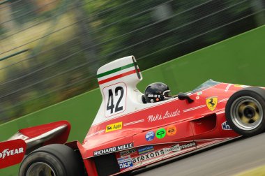 6 Haziran 2012: Tarihi 1975 Ferrari F1 Car modeli 312T ex Niki Lauda / Clay Regazzoni ile Imola Classic 2012 uygulaması sırasında İtalya 'da Imola Pisti' nde bilinmeyen koşu.