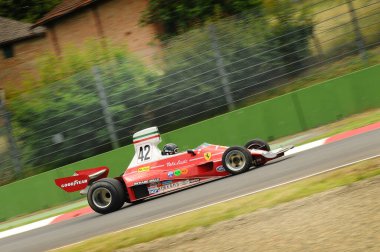 6 Haziran 2012: Tarihi 1975 Ferrari F1 Car modeli 312T ex Niki Lauda / Clay Regazzoni ile Imola Classic 2012 uygulaması sırasında İtalya 'da Imola Pisti' nde bilinmeyen koşu.