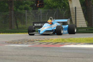 Imola, 6 Haziran 2012: Osella FA1 -D ex Piercarlo Ghinzani - Imola Classic 2012 'nin İtalya' daki Imola Pisti 'ndeki çalışması sırasında Corrado Fabi.