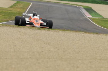 Imola, 6 Haziran 2012: Imola Classic 2012 'nin İtalya' daki Imola Circuit 'te uygulaması sırasında bilinen klasik F1 Car 1982 Ex Siegfried Stohr.