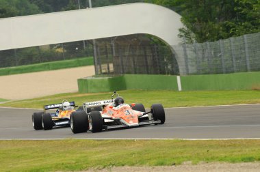 Imola, 6 Haziran 2012: Imola Classic 2012 'nin İtalya' daki Imola Circuit 'te uygulaması sırasında bilinen klasik F1 Car 1982 Ex Siegfried Stohr.