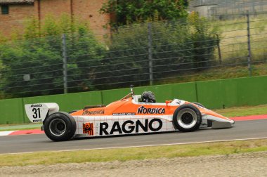 Imola, 6 Haziran 2012: Imola Classic 2012 'nin İtalya' daki Imola Circuit 'te uygulaması sırasında bilinen klasik F1 Car 1982 Ex Siegfried Stohr.