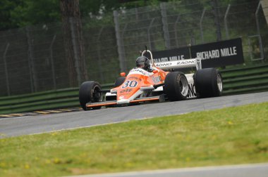 Imola, 6 Haziran 2012: Imola Classic 2012 'nin İtalya' daki Imola Circuit 'te uygulaması sırasında bilinen klasik F1 Car 1982 Ex Siegfried Stohr.