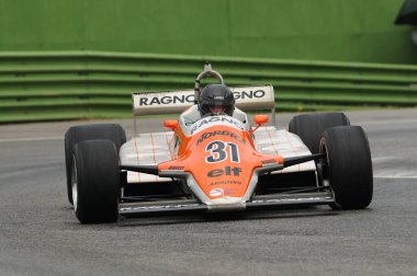 Imola, 6 Haziran 2012: Imola Classic 2012 'nin İtalya' daki Imola Circuit 'te uygulaması sırasında bilinen klasik F1 Car 1982 Ex Siegfried Stohr.