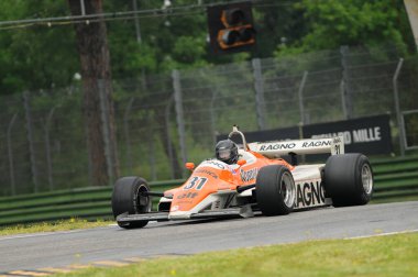 Imola, 6 Haziran 2012: Imola Classic 2012 'nin İtalya' daki Imola Circuit 'te uygulaması sırasında bilinen klasik F1 Car 1982 Ex Siegfried Stohr.