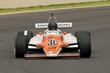 Imola, 6 Haziran 2012: Imola Classic 2012 'nin İtalya' daki Imola Circuit 'te uygulaması sırasında bilinen klasik F1 Car 1982 Ex Siegfried Stohr.
