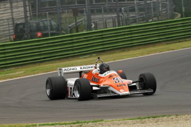 Imola, 6 Haziran 2012: Imola Classic 2012 'nin İtalya' daki Imola Circuit 'te uygulaması sırasında bilinen klasik F1 Car 1982 Ex Siegfried Stohr.