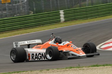 Imola, 6 Haziran 2012: Imola Classic 2012 'nin İtalya' daki Imola Circuit 'te uygulaması sırasında bilinen klasik F1 Car 1982 Ex Siegfried Stohr.