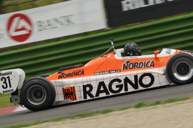 Imola, 6 Haziran 2012: Imola Classic 2012 'nin İtalya' daki Imola Circuit 'te uygulaması sırasında bilinen klasik F1 Car 1982 Ex Siegfried Stohr.