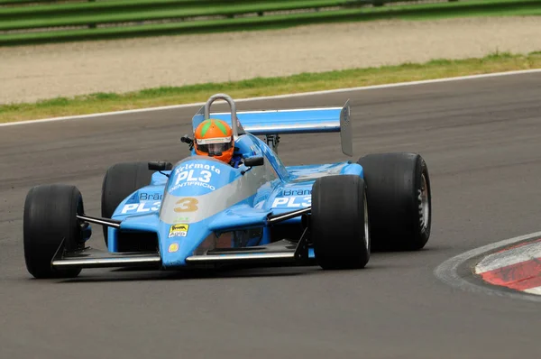 Imola, 6 Haziran 2012: Osella FA1 -D ex Piercarlo Ghinzani - Imola Classic 2012 'nin İtalya' daki Imola Pisti 'ndeki çalışması sırasında Corrado Fabi.