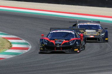 Mugello Pisti, İtalya - 17 Temmuz 2016: Blackbull Swisse Takımından Ferrari 488 GT3, Mirko Venturi, Campionato Italiano GT Mugello Pisti 'nde
