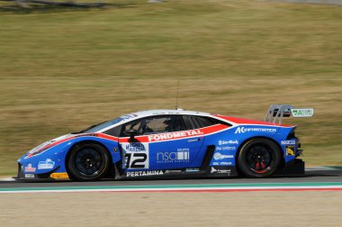 Mugello Pisti, İtalya - 17 Temmuz 2016: Lamborghini Huracan GT3 - Ombra SRL Takımı Süper GT3 Alex Frassineti ve Stefano Gattuso, Mugello Pisti 'nde Campionato Italiano GT