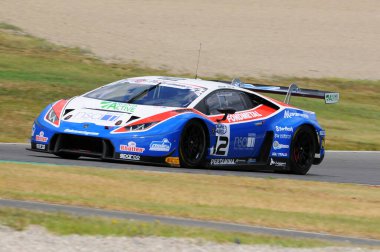 Mugello Pisti, İtalya - 17 Temmuz 2016: Lamborghini Huracan GT3 - Ombra SRL Takımı Süper GT3 Alex Frassineti ve Stefano Gattuso, Mugello Pisti 'nde Campionato Italiano GT