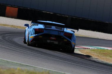 Mugello Pisti, İtalya - 17 Temmuz 2016: Imperiale Racing Srl Takımı 'ndan Lamborghini Gallardo GT3 Postiglione Vito ve Barri Giacomo, Mugello Pisti' nde Campionato Italiano GT