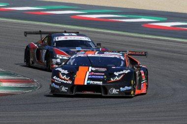 Mugello Pisti, İtalya - 17 Temmuz 2016: Lamborghini Huracan GT3 - Antonelli Motor Sporları Takımı 'ndan Süper GT3 Agostini Riccardo ve Spinelli Loris, Mugello Pisti' nde Campionato Italiano GT