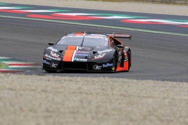 Mugello Pisti, İtalya - 17 Temmuz 2016: Lamborghini Huracan GT3 - Antonelli Motor Sporları Takımı 'ndan Süper GT3 Agostini Riccardo ve Spinelli Loris, Mugello Pisti' nde Campionato Italiano GT