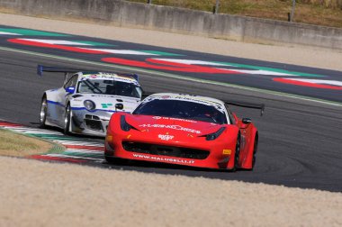 Mugello Pisti, İtalya - 17 Temmuz 2016: Ferrari Malucelli takımından 458 İtalya Galassi Marco ve Galassi Marco, Campionato Italiano GT Mugello Pisti 'nde