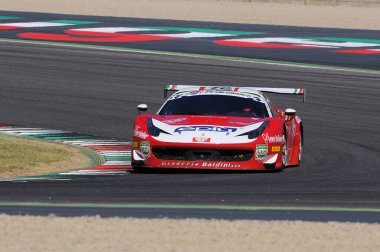 Mugello Pisti, İtalya - 17 Temmuz 2016: Scuderia Baldini 'den Ferrari 458 Italia 27 Ağ Ekibi Leo Federico ve Cheever Terzo Edward, Campionato Italiano GT Mugello Pisti' nde