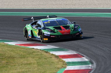 Mugello Pisti, İtalya - 2 Temmuz 2021: Lamborghini Huracan GT3 Imperiale Yarış Takımı 'ndan Evo Di Folco Alberto - Amici Andrea - Middleton Stuart, İtalya Şampiyonası' nın Mugello Pisti 'nde oynanan ön eleme oturumunda.