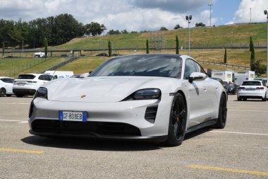 Mugello Pisti Temmuz 2021: Porsche Taycan Turbo S Mugello Pisti, İtalya.