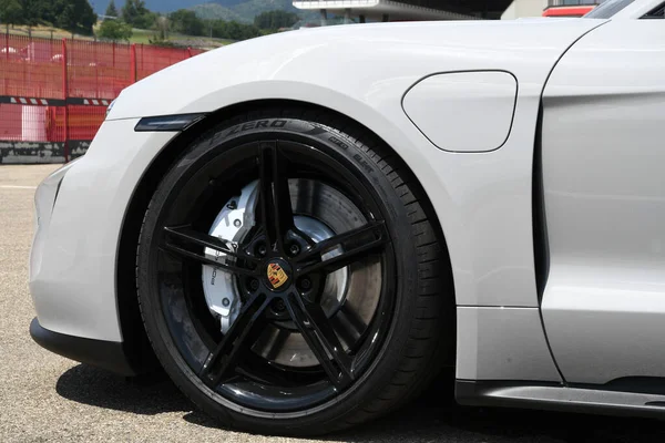 Schaltung Mugello Juli 2021 Detail Des Leichtmetallrads Eines Porsche Taycan — Stockfoto