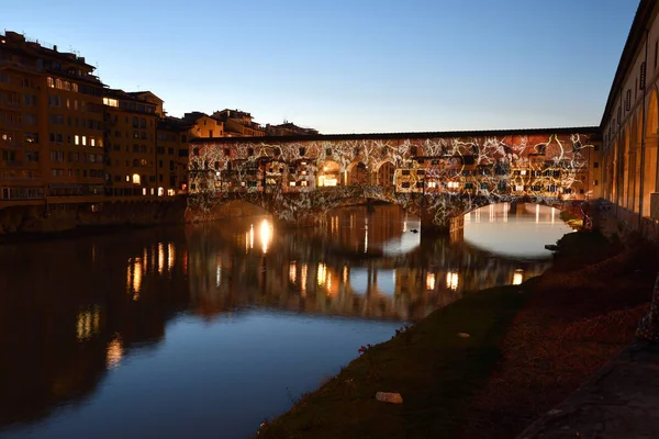 Florencia Diciembre 2020 Famoso Puente Viejo Sobre Río Arno Iluminado — Foto de Stock