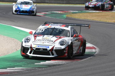 Mugello Pisti, İtalya - 2 Temmuz 2021 Porsche 911 İtalyan Porsche Carrera Kupası Şampiyonası sırasında Mugello Pisti 'nde Galassi' nin sürdüğü eylemde