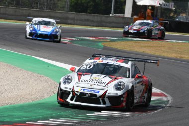 Mugello Pisti, İtalya - 2 Temmuz 2021 Porsche 911 İtalyan Porsche Carrera Kupası Şampiyonası sırasında Mugello Pisti 'nde Galassi' nin sürdüğü eylemde