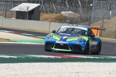 Mugello Pisti, İtalya - 2 Temmuz 2021 Porsche 911 İtalyan Porsche Carrera Şampiyonası sırasında Mugello Pisti 'nde Giorgi Carrera Şampiyonası' nda