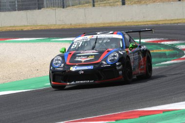 Mugello Pisti, İtalya 2 Temmuz 2021 Porsche 911 Mugello Pisti 'nde Giardelli' nin sürdüğü İtalya Porsche Carrera Kupası Şampiyonası sırasında