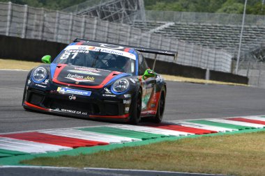 Mugello Pisti, İtalya 2 Temmuz 2021 Porsche 911 Mugello Pisti 'nde Giardelli' nin sürdüğü İtalya Porsche Carrera Kupası Şampiyonası sırasında