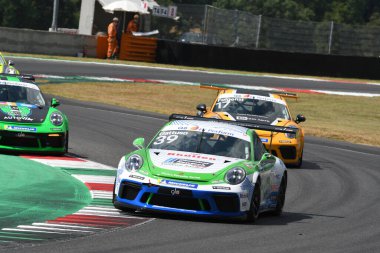 Mugello Pisti, İtalya 2 Temmuz 2021 Porsche 911 Mugello Pisti 'nde Giardelli' nin sürdüğü İtalya Porsche Carrera Kupası Şampiyonası sırasında