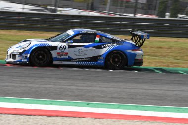 Mugello Pisti, İtalya 2 Temmuz 2021 Porsche 911 Mugello Pisti 'nde Randazzo' nun sürdüğü İtalya Porsche Carrera Kupası Şampiyonası sırasında
