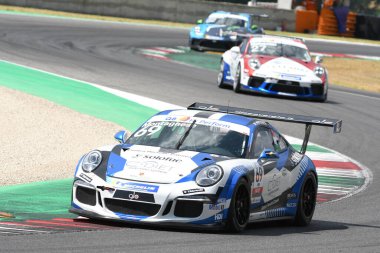 Mugello Pisti, İtalya 2 Temmuz 2021 Porsche 911 Mugello Pisti 'nde Randazzo' nun sürdüğü İtalya Porsche Carrera Kupası Şampiyonası sırasında