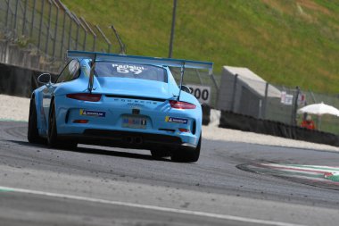 Mugello Pisti, İtalya 2 Temmuz 2021 Porsche 911 Mugello Pisti 'nde Randazzo' nun sürdüğü İtalya Porsche Carrera Kupası Şampiyonası sırasında