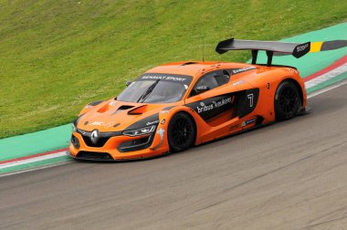Imola, Mayıs 2016: Renault R.S. 01, İtalya 'nın Imola Pisti' nde Renault Spor Şampiyonası 'nın antrenmanı sırasında bilinmiyor..