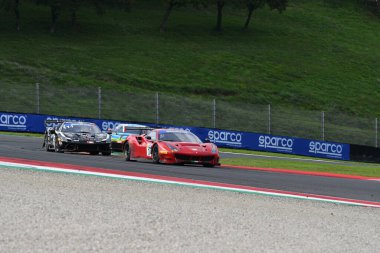 Scarperia, İtalya - 14 Eylül 2025: Pellin Racing takımından Ferrari 488 GT3 İtalyan Şampiyonası sırasında Mugello Pisti 'nde oynanan GT Dayanıklılık Yarışları sırasında Ruberti Paolo tarafından kullanıldı.
