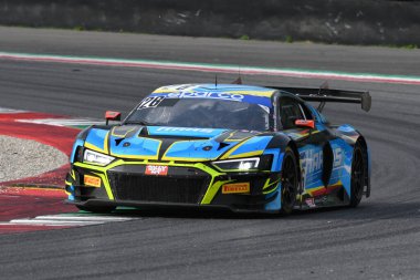 Scarperia, İtalya - 14 Eylül 2025: Jackson 'ın HAAS Racing Drive takımının AUDI R8 LMS' si - Azzam, İtalya Şampiyonası sırasında Mugello Pisti 'nde GT Endurance yarışı düzenledi.