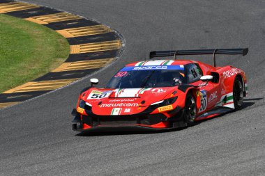 Scarperia, İtalya - 14 Eylül 2025: Mann takımından Ferrari 296 GT3 - Ulrich, İtalya Şampiyonası GT Endurance yarışı sırasında Mugello Pisti 'nde.