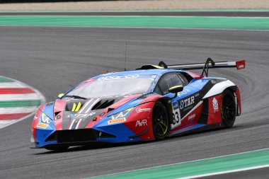 Scarperia, İtalya - 14 Eylül 2025: Lamborghini Huracan GT3 EVO 2 by Team STAR PERFORMANCE drive by Spengler - Lommahadthai İtalyan Şampiyonası GT Endurance yarışı sırasında Mugello Pisti 'nde.