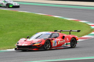 Scarperia, İtalya - 14 Eylül 2025: Ferrari AF CORSE takımından Ferrari 296 GT3 - Raghunathan, İtalya Şampiyonası sırasında Mugello Pisti 'nde GT Endurance yarışı düzenledi.